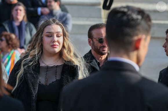 Le veuf Michel Ferracci, Milla Savarese, la fille de la défunte à la sortie des obsèques d'Emilie Dequenne au cimetière Père Lachaise à Paris, France. © Cyril Moreau/Bestimage