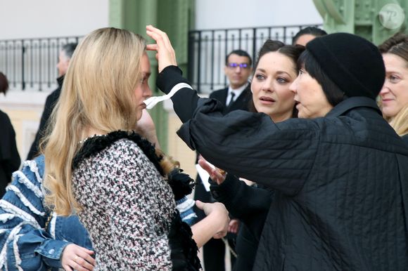Lily-Rose Depp et Marion Cotillard - Célébrités au Défilé de Mode Chanel, Collection Haute Couture Printemps / Été 2025, dans le cadre de la Fashion Week de Paris, France, le 27 Janvier 2025. 

© Bertrand Rindoff / Bestimage