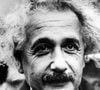 Il affirme que le piano et le travail du bois sont "meilleurs que l’école" pour un enfant de cet âge.

1er janvier 1930 - Berlin, Allemagne - Le physicien théoricien juif d'origine allemande Albert Einstein, largement considéré comme le scientifique le plus important du XXe siècle et l'un des plus grands physiciens de tous les temps, a réalisé une grande partie de ses travaux remarquables pendant son séjour à l'Office des brevets et pendant son temps libre. Il a joué un rôle de premier plan dans la formulation des théories de la relativité restreinte et de la relativité générale ; il a en outre apporté des contributions significatives à la théorie quantique et à la mécanique statistique.  (Crédit photo : © Keystone Press Agency/ZUMA Press Wire)