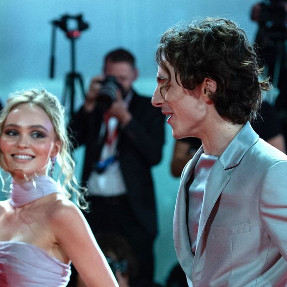 Cela faisait quelques années que Lily-Rose Depp et Timothée Chalamet n'avaient pas eu à se croiser.

Lily Rose Depp et Timothee Chalamet assistant à la première de The King dans le cadre du 76e Festival international du film de Venise (Mostra) Photo by Aurore Marechal/ABACAPRESS.COM