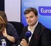 Le journaliste de CNews va prochainement devenir papa pour la première fois.
Exclusif - Valérie Benaim, Gauthier Le Bret - Cyril Hanouna sur le plateau de de l’émission « On Marche Sur La Tête » présentée par C.Hanouna et diffusée en direct sur Europe 1 à Paris le 29 avril 2025.
© Jack Tribeca/Bestimage