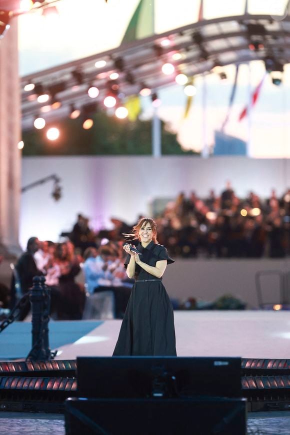 Zaz - Emission "Le concert pour la paix" sur les Champs-Elysées à Paris, retransmis en direct sur France 2, le 8 mai 2025. © Christophe Clovis - Pierre Perusseau / Bestimage