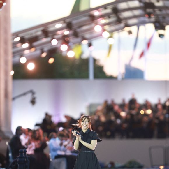 Zaz - Emission "Le concert pour la paix" sur les Champs-Elysées à Paris, retransmis en direct sur France 2, le 8 mai 2025. © Christophe Clovis - Pierre Perusseau / Bestimage