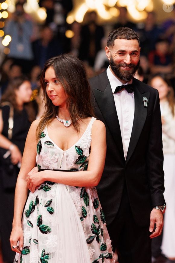 Karim Benzema et sa compagne Lyna Khoudri à la descente des marches du film « 13 jours 13 nuits » lors du 78e Festival International du Film de Cannes le 23 mai 2025
© Jacovides-Moreau / Bestimage