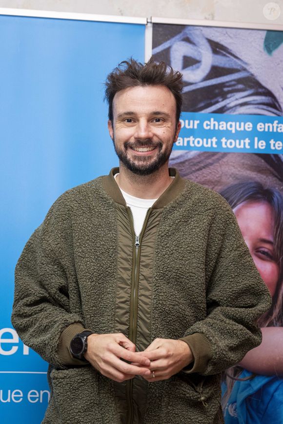 Tom Villa - Conférence de presse  pour la course des 10km d’UNICEF à Paris, le 6 novembre 2024. Parrainée par M.Lorphelin, cette course vise à collecter des fonds pour les programmes de nutrition infantile de l’UNICEF, le 2 mars 2025 au coeur du bois de Boulogne. 
© Pierre Perusseau / Bestimage