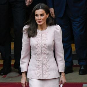 Le roi Felipe VI d'Espagne et la reine Letizia ont déposé une gerbe sur la tombe du soldat inconnu au Altare della Patria (Autel de La Patrie) avant une visite du Sénat à Rome le 11 décembre 2024.