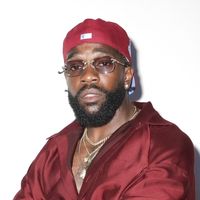 Tayc sur le point de quitter la France, le chanteur explique le gros projet qui le pousse à partir : "J’ai six mois pour…"