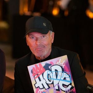 Laurent Baffie lors de la soirée annuelle de gala de l'association Hope au pavillon Gabriel à Paris le 14 octobre 2025.
L’association HOPE propose, à travers l’équithérapie et de nombreux ateliers artistiques, un accompagnement destiné aux femmes qui, après l’annonce de leur cancer, souhaitent se reconstruire émotionnellement et retrouver confiance en elles, au-delà du parcours médical.

© Anne-Sophie Guebey / Bestimage