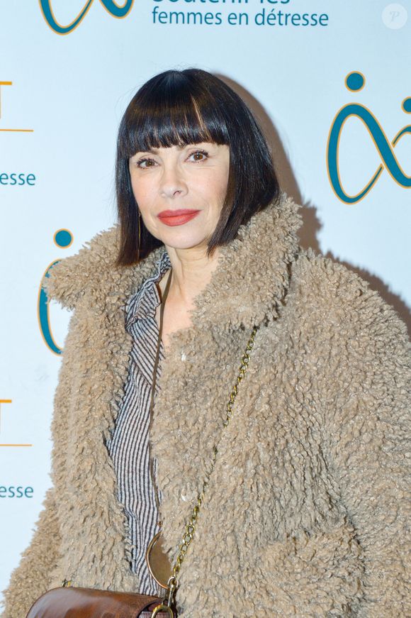 Mathilda May lors de la 3ème cérémonie de remise des prix DAPAT qui récompensent des associations qui mènent des actions remarquables au profit des femmes en situation de précarité, au théâtre du Rond-Point à Paris le 18 mars 2024. © Rachid Bellak / Bestimage