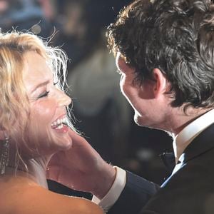 "On ne se compare pas. Nous partageons la même passion et la même curiosité pour ce métier, et échangeons"

Virginie Efira et son compagnon Niels Schneider à la première de "Sibyl" lors du 72ème Festival International du Film de Cannes, le 24 mai 2019.