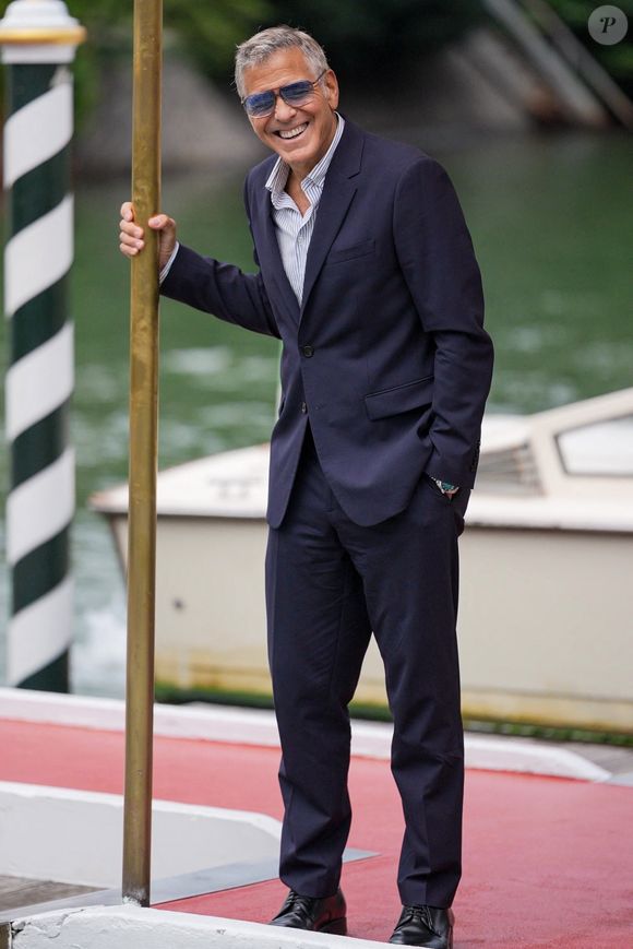 George Clooney durant la 82e édition du Festival international du film de Venise (La Mostra, ndlr) le mercredi 27 août 2025 en Italie. 
Crédit : Backgrid UK/ Bestimage