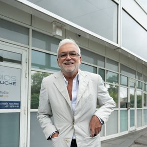 Pascal Praud à la sortie des studios de la chaîne de télévision CNews à Paris, le 2 septembre 2025. 
© Jonathan Jacob / Bestimage