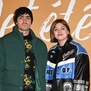 Florian Rossi et sa compagne Louane Emera - Avant-première du film "Cet été-là" au cinéma Pathé Wepler à Paris le 3 janvier 2022. © Coadic Guirec/Bestimage