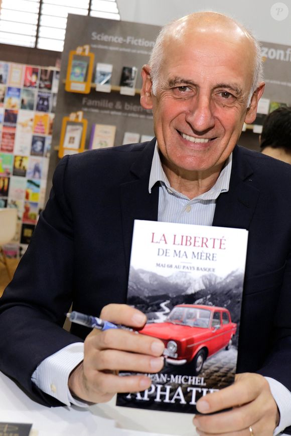 Le chroniqueur de "Quotidien" sur TMC salue une radio qu'il aime et les belles années qu'il y a passées

Jean-Michel Aphatie (Jean Michel Aphatie) posant lors du Salon Du Livre à Paris, France, en mars 2018. Photo by VIM/ABACAPRESS.COM