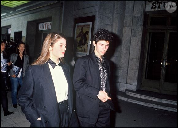 Chiara Mastroianni et son compagnon de l'époque Melvil Poupaud lors de la soirée des Césars en 1990 à Paris. Crédit Herve - Rindoff / Bestimage