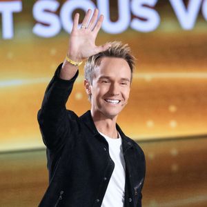 Il y retrouve sa famille et sa grand-mère, qu’il visite deux à trois fois par an pour se ressourcer loin du tumulte médiatique.

Exclusif - Cyril Féraud - Enregistrement de l'émission "100% Logique", présentée par C.Féraud et diffusée sur France 2 © Cyril Moreau / Bestimage