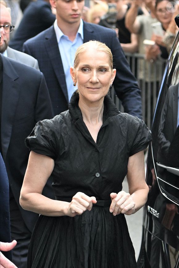 Céline Dion à la sortie de l'hôtel Royal Monceau à Paris avant l'ouverture des Jeux Olympiques (JO) de Paris 2024, à Paris, France