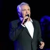 "On était dans le même immeuble dans le 8e arrondissement" : Avant de partir dans le Sud, Michel Sardou a été le voisin de cet animateur star à Paris