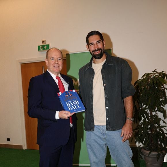 Le prince Albert II de Monaco et Nikola Karabatic lors de la convention mondiale sur les médias et les technologies du sport "Sportel" au Grimaldi Forum à Monaco le 29 octobre 2024. 

Photo par Claudia Albuquerque/Bestimage