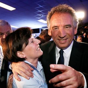 Président du Parti du Centre (MoDem) et candidat à la mairie de Pau, François Bayrou célèbre avec sa femme Elisabeth après avoir remporté le vote à l'issue du second tour des élections municipales françaises, à Pau, dans le sud-ouest de la France, le 30 mars 2014. Photo by Patrick Bernard/ABACAPRESS.COM