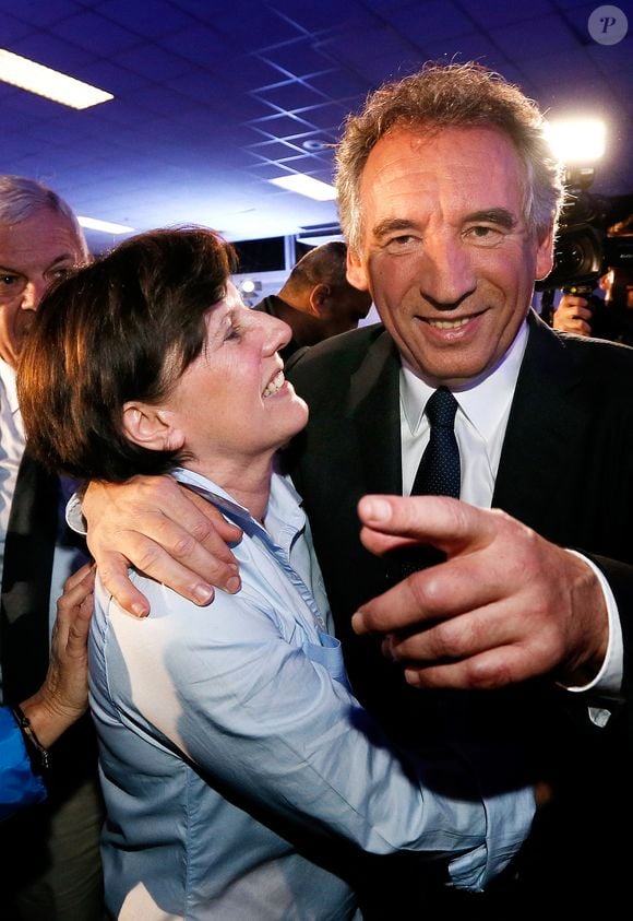 Président du Parti du Centre (MoDem) et candidat à la mairie de Pau, François Bayrou célèbre avec sa femme Elisabeth après avoir remporté le vote à l'issue du second tour des élections municipales françaises, à Pau, dans le sud-ouest de la France, le 30 mars 2014. Photo by Patrick Bernard/ABACAPRESS.COM