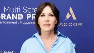Mathilde Seigner présente pour le dernier voyage de Nadia Farès : certaines attitudes l’ont laissée perplexe, "c’est comme une avant-première"