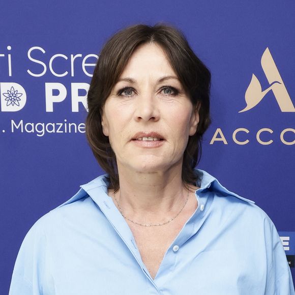 Mathilde Seigner est revenue avec émotion sur les obsèques de son amie Nadia Farès.

Mathilde Seigner - Première édition du Multi Screen Grand Prix : une célébration inédite de la création audiovisuelle française dans le cadre prestigieux du Pullman Paris Tour Eiffel sous la présidence de S. Martin (Directeur Général de l’ARPP : l’Autorité de Régulation Professionnelle de la Publicité et également Président de La Fabrique des Formats) et animée par E. Eméyé (journaliste et présentatrice). © Jack Tribeca / Bestimage