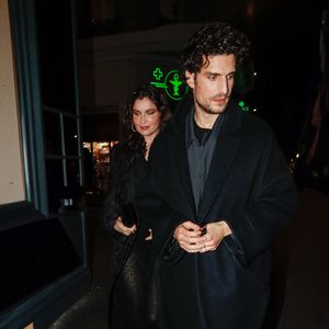 Très attachée à ses origines, la femme de Louis Garrel est heureuse de retrouver les terres corses et italiennes si chères à son coeur. 

Laetitia Casta, Louis Garrel - Arrivées au dîner des Révélations des César 2025 à L'Élysée Montmartre à Paris, France, le 20 janvier 2025.  © Christophe Clovis / Bestimage