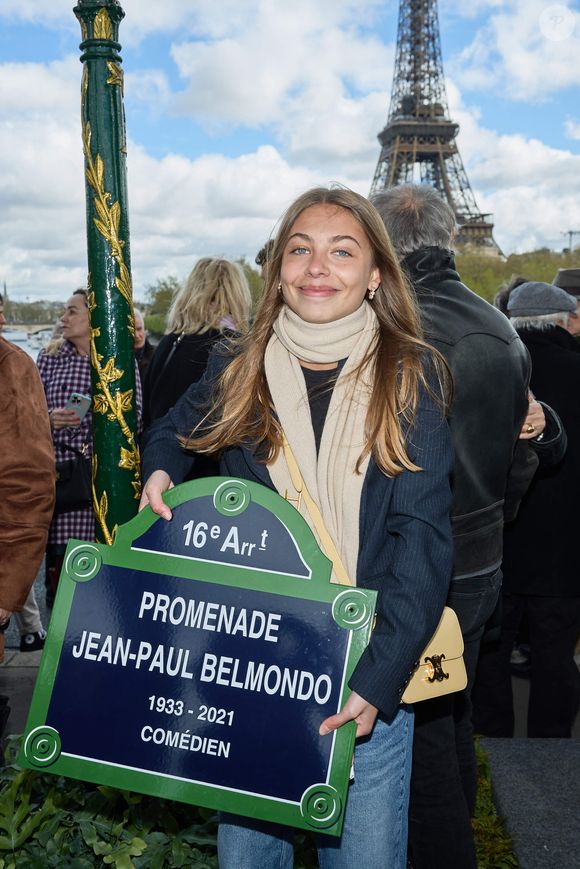 Stella Belmondo - Inauguration de "La promenade Jean-Paul Belmondo" au terre-plein central du pont de Bir-Hakeim, ouvrage public communal situé sous le viaduc du métro aérien, à Paris, le 12 avril 2023. © Cyril Moreau/Bestimage
