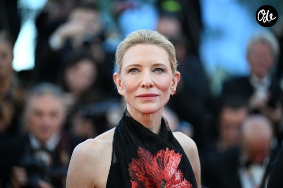 Cate Blanchett prendra ainsi part à des discussions, des conférences ainsi qu’à des événements universitaires.

Cate Blanchett - Montée des marches du film "Garance" lors du 79ème Festival International du Film de Cannes, le 17 mai 2026.
© Rachid Bellak/Bestimage
