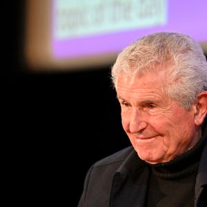 Claude Lelouch, le présiden,t d'honneur du Festival, durant l'un des Pro-Talks lors de la 2eme édition du WAIFF ( World A.I. Film Festival) à Cannes, le 21 avril 2026, un événement inédit dédié aux interactions entre les nouvelles technologies et la création cinématographique et audiovisuelle. © Bruno Bebert / Bestimage