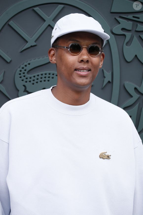 Stromae au photocall du défilé Lacoste "Collection Prêt-à-Porter Automne/Hiver 2025-2026" lors de la Fashion Week de Paris (PFW), le 9 mars 2025 © Christophe Clovis / Bestimage