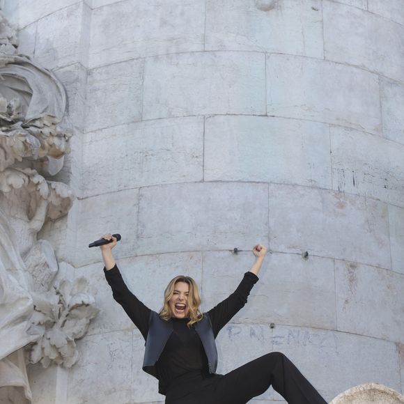 Santa - Concert de la Place de la République en marge de l'émission "Paris Accueille La Flamme", présentée par L.Thilleman et M. Bouhafsi et diffusée en direct sur France 2 à Paris le 15 juillet 2024. Au terme de deux jours de festivités dans la capitale les 14 et 15 juillet, la flamme olympique achève son parcours parisien sur la place de la République. © Jack Tribeca / Pierre Perusseau / Bestimage