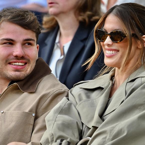Iris Mittenaere et Antoine Dupont séjournent dans un palace 5 étoiles.

Antoine Dupont et Iris Mittenaere à Roland Garros.

Photo : Franck Castel / ABACAPRESS.COM