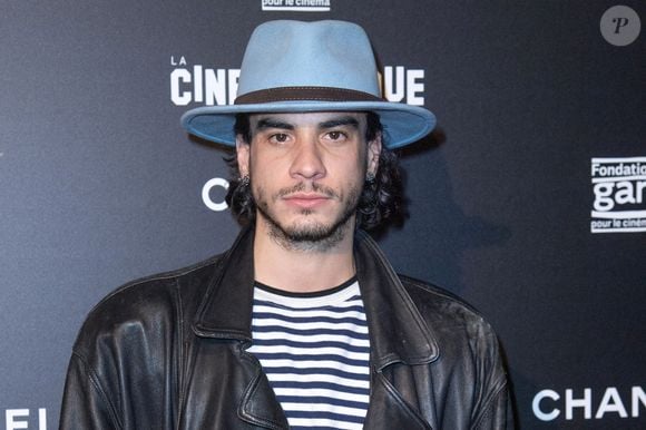Un danseur électro français très respecté dans son milieu

Romain Guillermic assiste à la projection de L'Annee Derniere A Marienbad lors de la restauration du film à la Cinémathèque française à Paris, France, le 18 novembre 2021. Photo par Aurore Marechal/ABACAPRESS.COM