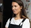 Mais derrière les paillettes et les podiums, la réalité a rattrapé la marque. Comme l'indiquent les registres publics (Infogreffe ou France Reprises), la société par actions simplifiée (SAS) Vaillant Studio a officiellement été placée en redressement judiciaire le 18 juin 2026 par le tribunal. 

La directrice artistique de Vaillant Alice Vaillant (Fille d'Anne Roumanoff) en Backstage du défilé Vaillant Collection Femme Prêt-à-Porter Printemps/Eté 2026 lors de la Fashion Week de Paris (PFW), à l'Opera Bastille de Paris, France, le 3 octobre 2025. © Julien Sarkissian/Bestimag