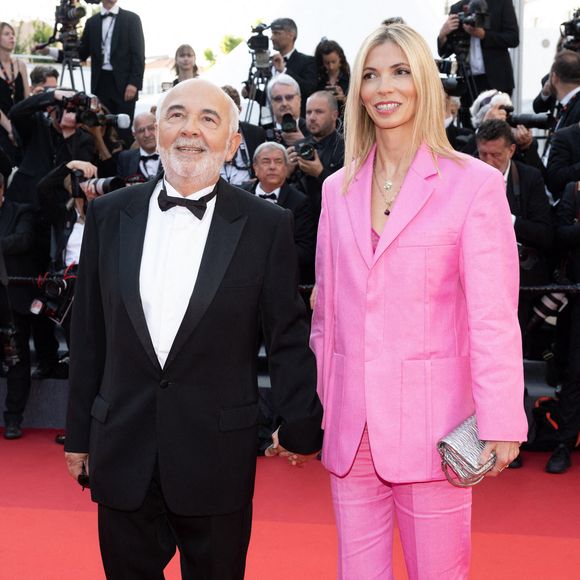 "J'y vais avec ma chérie", affirme le comédien, évoquant Patricia Campi.

Gérard Jugnot et Patricia Campi assistent à la projection de Final Cut (Coupez !) et à la cérémonie d'ouverture du 75ème festival de Cannes au Palais des Festivals, le 17 mai 2022 à Cannes, France. Photo by David Niviere/ABACAPRESS.COM