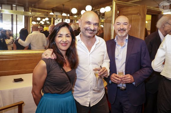 Mais pour acclamer le lauréat du Prix de La Revue des Deux Mondes 2025
Exclusif - Richard Malka a reçu le Prix de La Revue des Deux Mondes 2025 des mains de Aurélie Julia et de Marc Ladreit de Lacharrière,  en présence de Luce Perrot, Valérie Toranian, Franz-Olivier Giesbert, Emmanuel Chain, Emmanuel Kasarhérou, et de nombreux invités au Bistrot de Paris. Paris, France, le 03 juin 2025. © Jack Tribeca / Bestimage