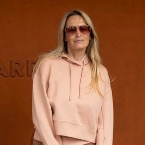 Si elle a déjà testé les injections, elle reste lucide : "Je n'ai pas vraiment aimé. Ça fige trop les traits"

Estelle Lefébure au village lors des Internationaux de France de Tennis de Roland Garros 2025, à Paris, France, le 5 Juin 2025. © Jacovides-Moreau/Bestimage