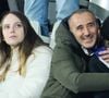 Sa compagne Aude, à la fois animatrice sur NRJ et brigadière-chef dans la gendarmerie nationale, savoure également ce bonheur inattendu. 

Elie Semoun avec une amie - People des les tribunes de la coupe du Monde de Rugby France 2023 - Match de quart de finale "France-Afrique du Sud (28-29)" au Stade de France à Saint-Denis 15 octobre 2023. © Moreau-Jacovides/Bestimage