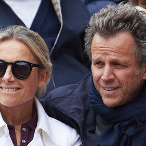 Anne-Sophie Lapix et son mari Arthur Sadoun dans les tribunes au même moment dans les tribunes des Internationaux de France de tennis de Roland Garros 2024 à Paris, France, le 2 juin 2024. © Jacovides-Moreau/Bestimage