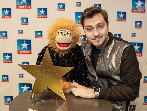 Jeff Panacloc et Jean-Marc à la première du film "Jeff Panacloc : À la poursuite de Jean-Marc" au Kinepolis de Lomme, France, le 25 novembre 2023. © Stéphane Vansteenkiste/Bestimage
