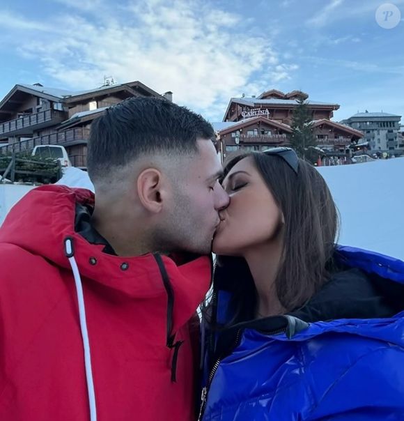 "Parce que j’ai toujours dit que j’attendais de trouver celui avec lequel je construirais ma vie pour vous le présenter… Alors voilà… je l’ai enfin trouvé... Je vous présente Alexis…", indiquait la jeune femme, visiblement très éprise de son chéri. 

Elsa Esnoult et son compagnon Alexis sur Instagram