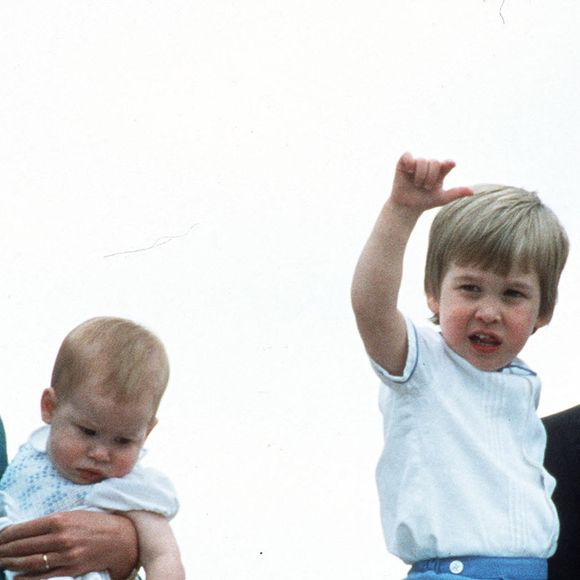 Le Prince Charles, Prince de Galles et Diana, Princesse de Galles avec le Prince William et le Prince Harry sur le Yacht Royal Britannia le 6 mai 1985 à Venise, Italie.
Photo par PA Photos/ABACAPRESS.COM