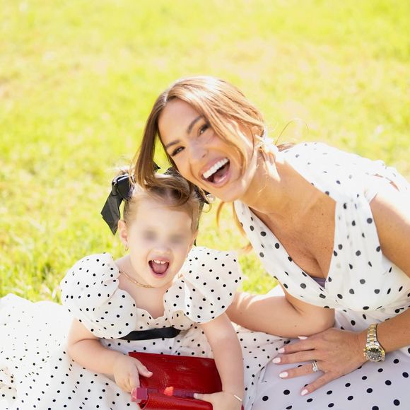 La chanteuse a partagé sur Instagram des photos de ce moment en famille, notamment auprès de sa petite dernière, Noa.

Vitaa et sa fille Noa au mariage de Ryan et Sarah (la belle-fille de la chanteuse) le vendredi 23 mai 2025 © Instagram