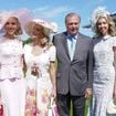 La famille Bourbon des Deux-Siciles en vacances sur la côte d’Emeraude où elle possède une immense villa pouvant accueillir jusqu’à 45 personnes