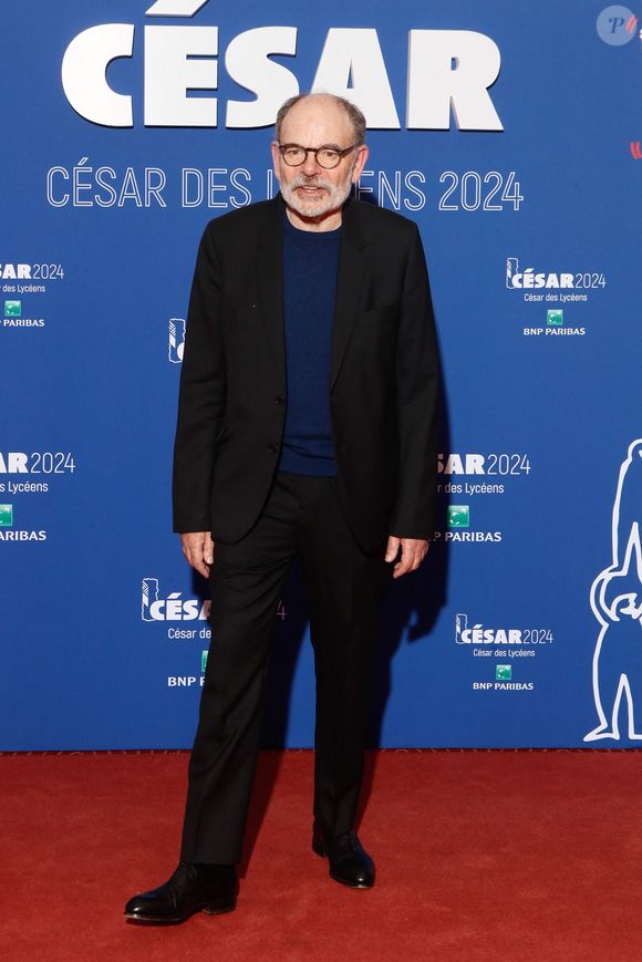Il a choisi le département du Var pour s'installer pour ses vacances, et plus précisément la commune de Saint-Cyr-sur-Mer, où il possède une maison.

Jean-Pierre Darroussin - Projection du film "Je verrai toujours vos visages" dans le cadre du prix du "César des lycéens 2024" au Grand Rex à Paris, France. Le 20 mars 2024.
© Christophe Clovis / Bestimage