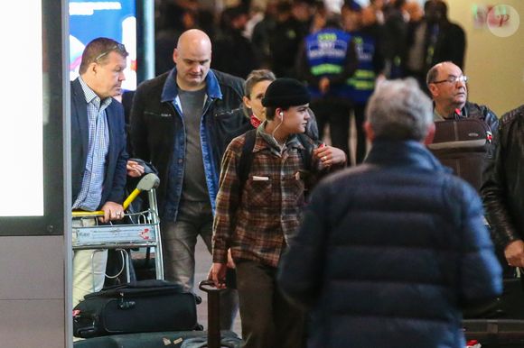 Son discret fils Jack Depp a participé tout comme sa fille Lily-Rose Depp !

Exclusif - Vanessa Paradis vient chercher ses enfants Lily-Rose et Jack Depp à l'aéroport Roissy CDG, près de Paris le 19 mars 2017.