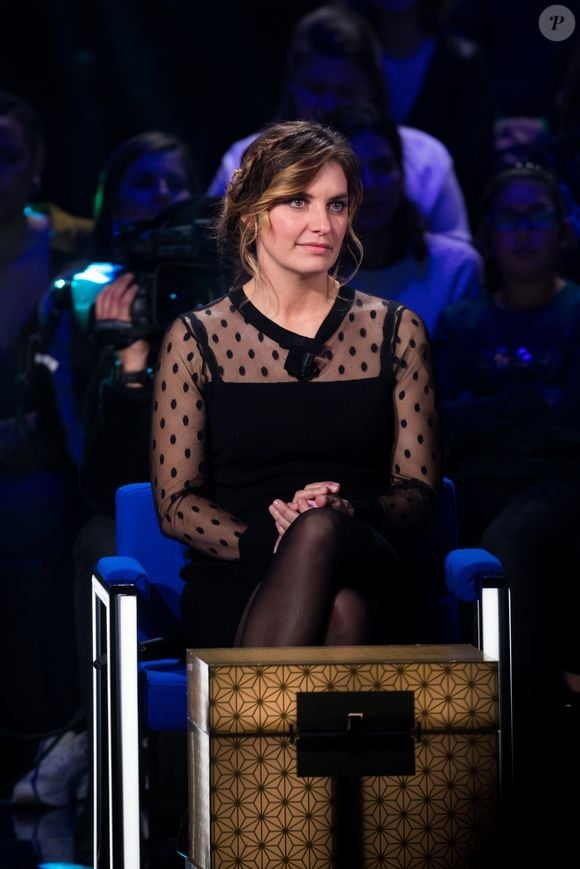 Heureusement, elle peut encore se targuer de lancer le célèbre : "À vos marques, prêts, pâtissez !" à ses candidats.


Laëtitia Milot - Enregistrement de l'émission "La Boîte à secrets 3" à Paris, présentée par F.Bollaert, et qui sera diffusée le 7 février sur France 3. Le 22 janvier 2020
© Tiziano Da Silva / Bestimage