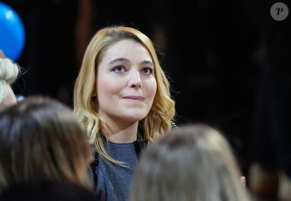 En interview, elle explique comment elle est arrivée à réunir une telle somme.

Santa (marraine de l'édition 2025) lors de la deuxième soirée de la 39ème édition du Téléthon sur France 2 aux Studios du Lendit à Saint-Denis, France, le 6 décembre 2025. Les trente heures du Téléthon 2025 s'achèvent sur un compteur de 83,5 millions d'euros. © Anne-Sophie Guebey/Bestimage